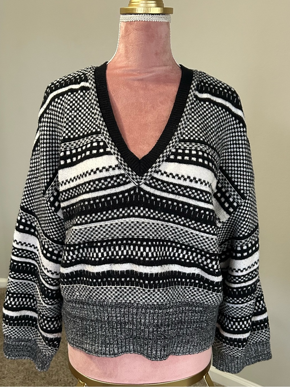 Marled Black & White V-Neck Patterned Sweater
